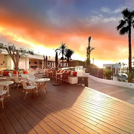 With Balcony And Pools In Playa Paraiso Daire Costa Adeje